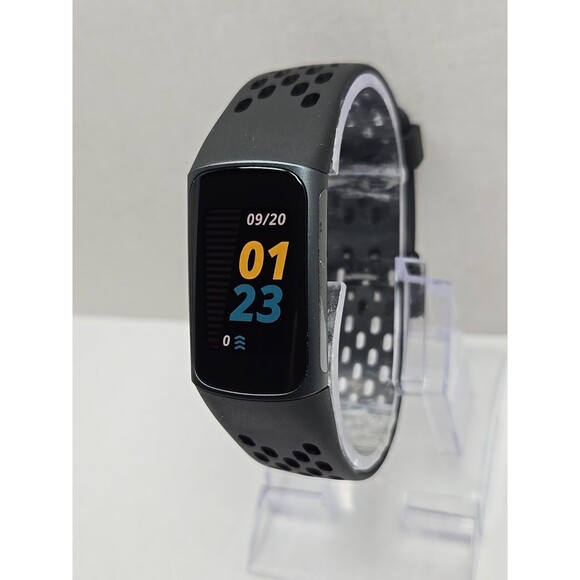 Fitbit Charge 5 Fitness Tracker GPS SpO2 Sleep Monitor Activity W/ Charger Watch - Picture 2 of 11